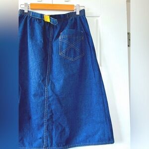 EUC Vintage Sasson high waisted, A-line, knee-length denim skirt.